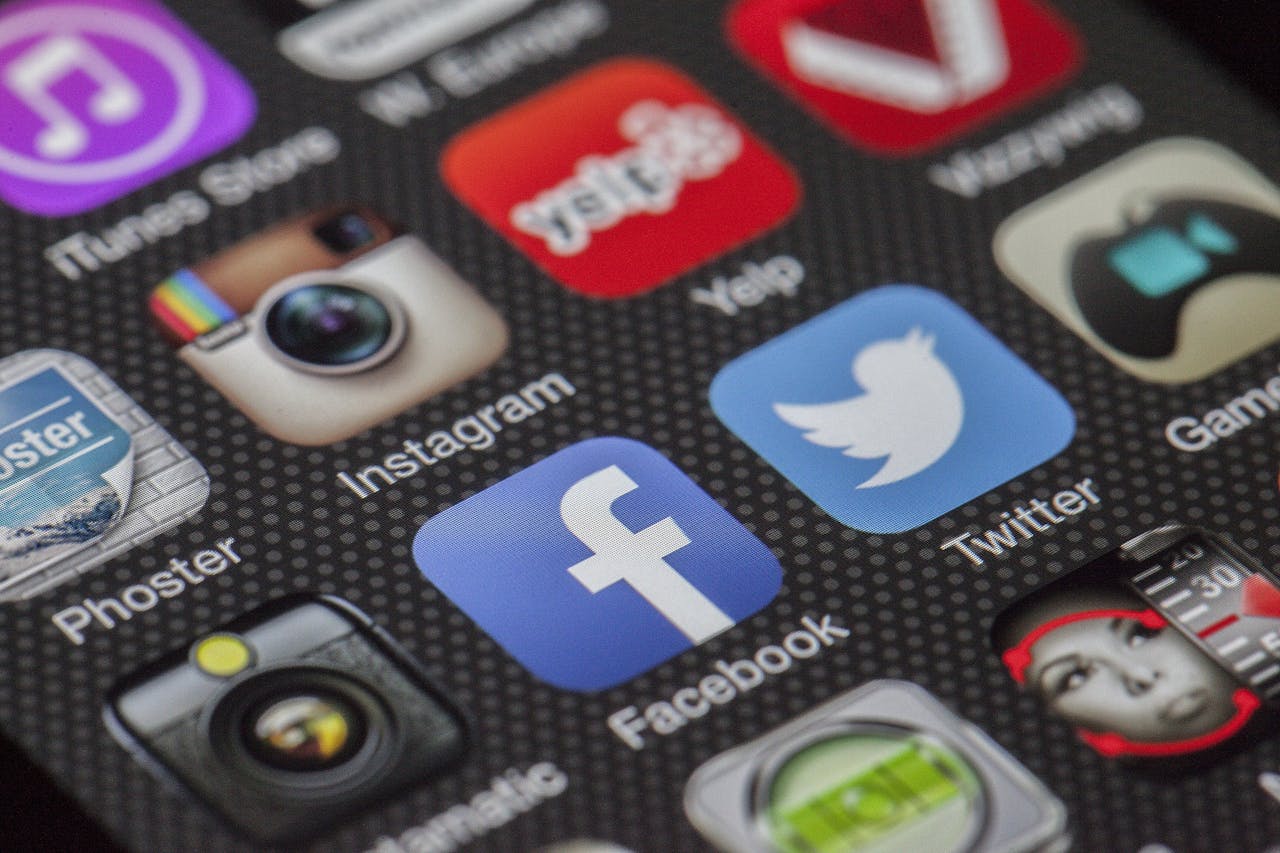 Services-03 Close-up image of various social media app icons on a smartphone screen.